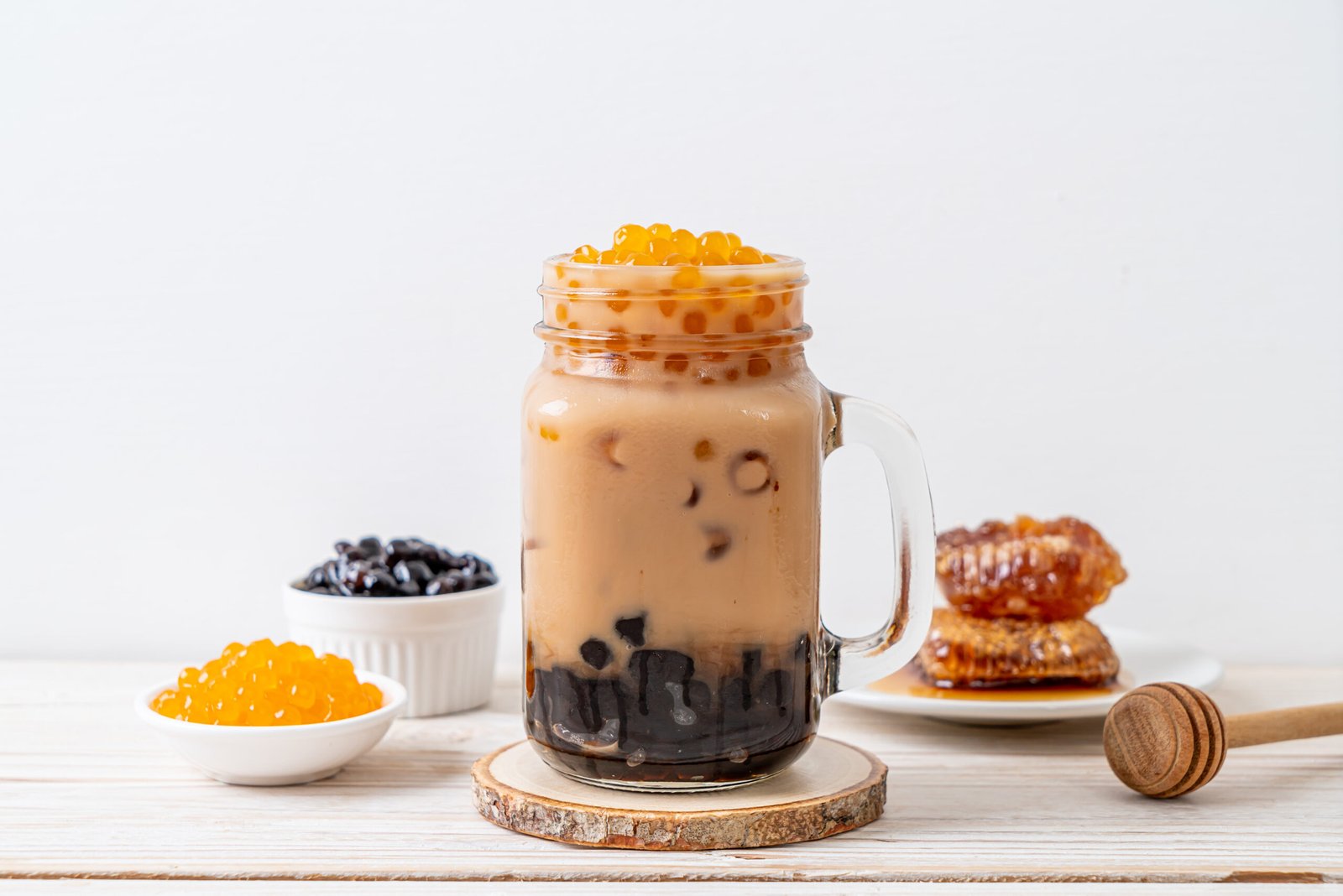 Taiwan,Milk,Tea,With,Bubble,On,Wood,Table